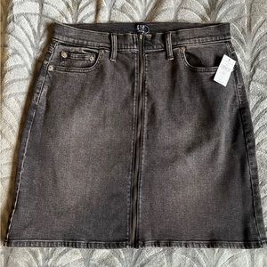 Gap Black Jean Skirt - New with tags - 10/30